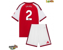 Arsenal William Saliba #2 Kotipaita Lapsille 2026-27 Lyhythihainen (+ shortsit) Arsenal William Saliba #2 Kotipaita Lapsille 2026-27 Lyhythihainen (+ shortsit)